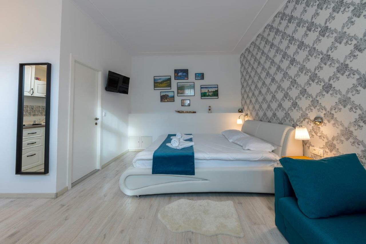 Lovelystay Oldtown Studio Brasov Luaran gambar